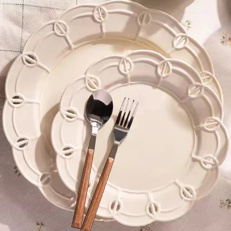 French Relief Plates Hollowed Out Retro Ceramic Plate Dessert Simple And Creative Solid Color Household Breakfast Tableware
French Relief Plates Hollowed Out Retro Ceramic Plate Dessert Simple And Creative Solid Color Household Breakfast Tableware