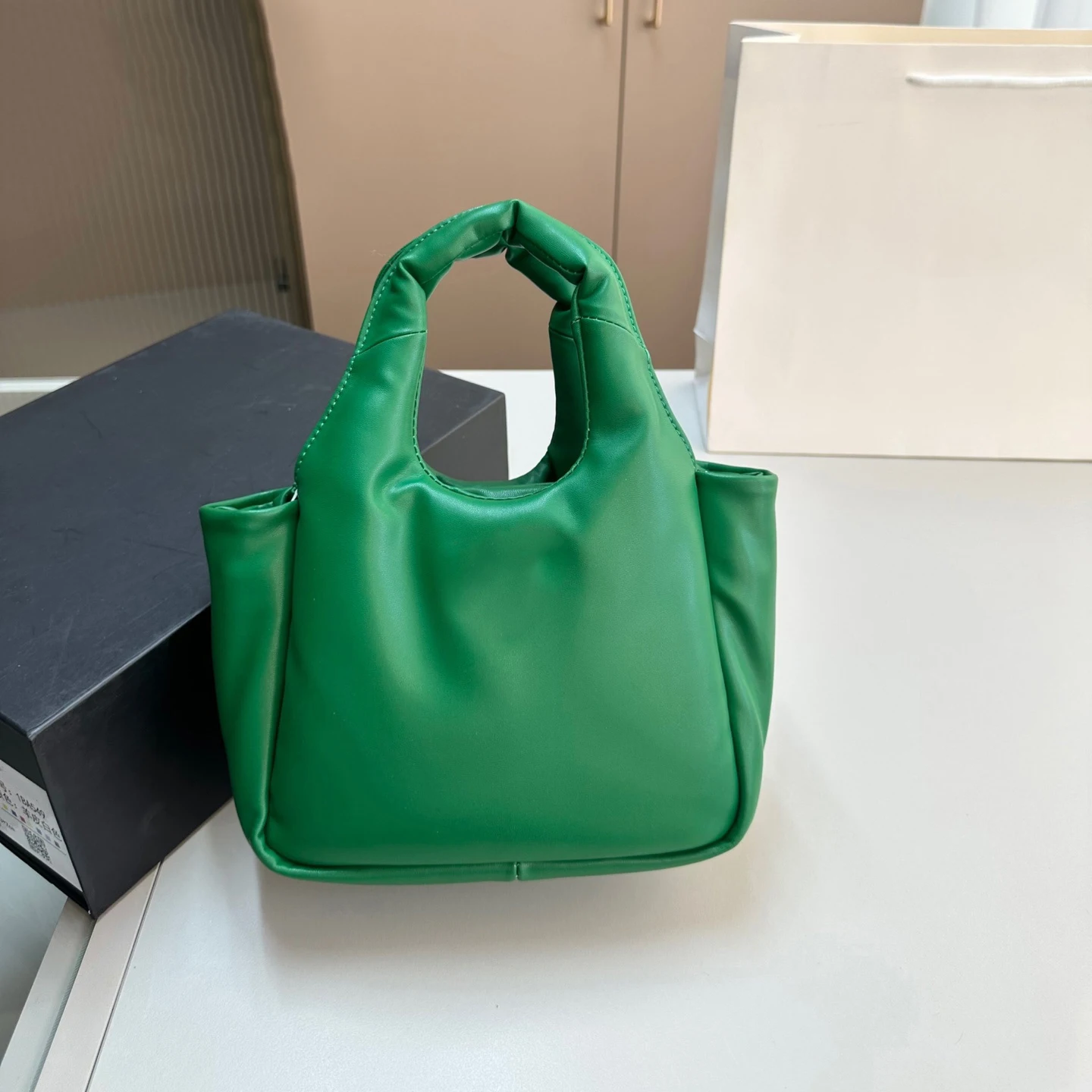 New Fashion luxury high -quality designer Pagoda Women Mini Handbag Diamond Cinger Black Messenger Bags Women
New Fashion luxury high -quality designer Pagoda Women Mini Handbag Diamond Cinger Black Messenger Bags Women