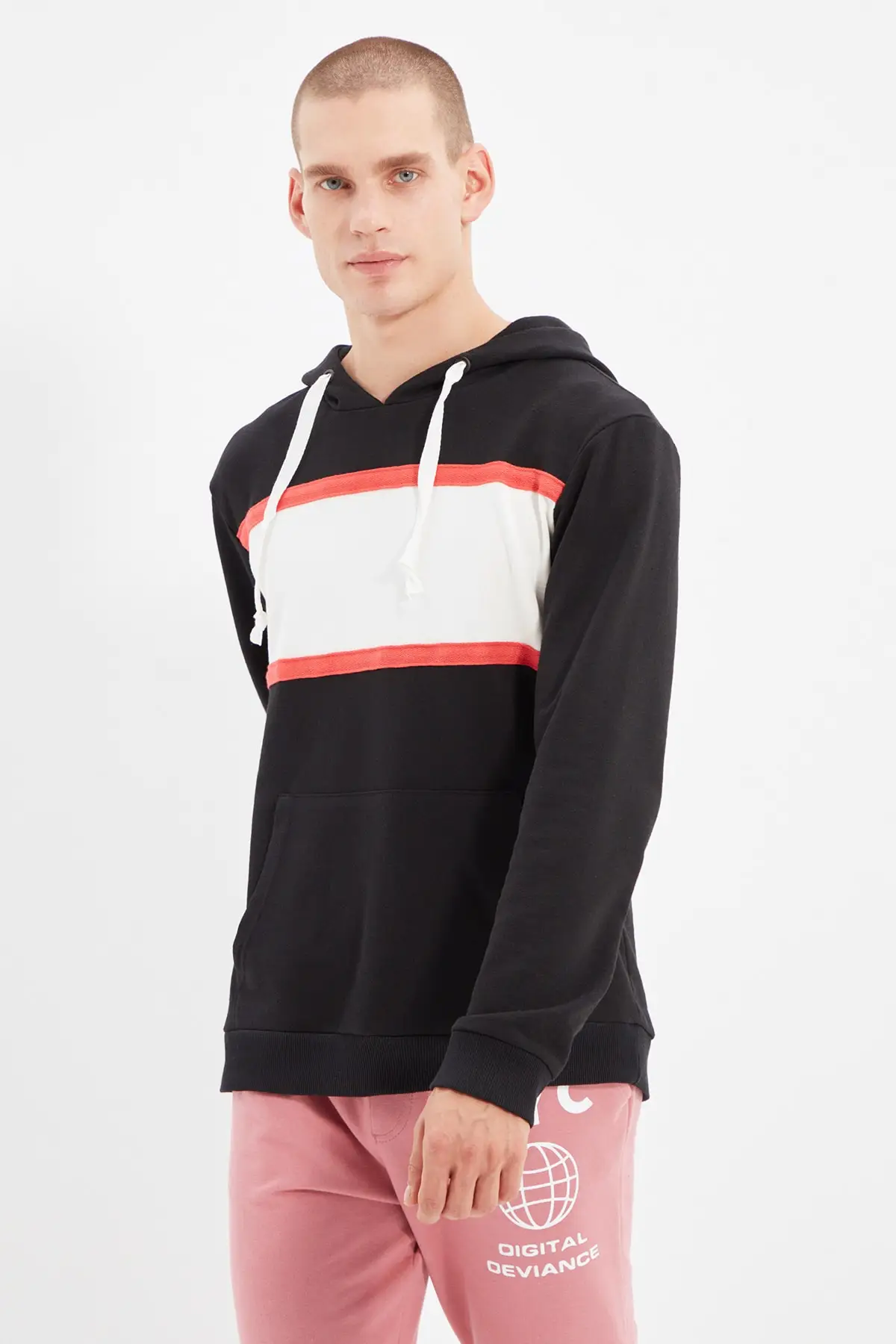 Trendyol Men 'S Regular Fit Hooded Long Sleeve Color Block Sweatshirt TMNAW22SW0739
Trendyol Men 'S Regular Fit Hooded Long Sleeve Color Block Sweatshirt TMNAW22SW0739