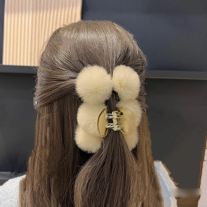 

Women Girls Plush Hair Claws Clips Solid Color Ponytail Clip Hairpins Crab Barrette Fashion Hair Accessories Grab Hair Claw Clip