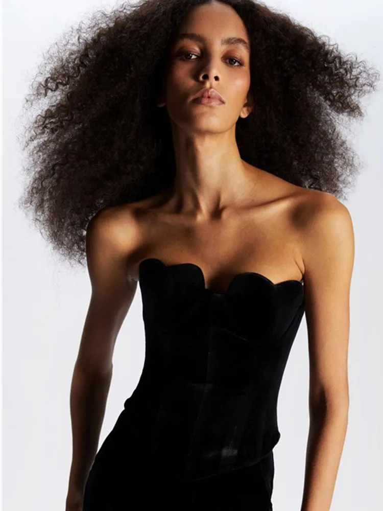 Laura Kors 2023 Women Summer Sexy Strapless Backless Heart Black Bandage Tops Designer Handmade Celebrity Party Club Outfit
Laura Kors 2023 Women Summer Sexy Strapless Backless Heart Black Bandage Tops Designer Handmade Celebrity Party Club Outfit