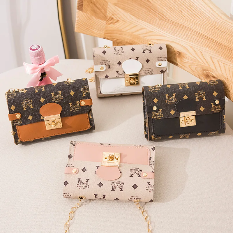 New print lock girl small square bag fashion retro messenger mobile phone bag trendy gift woman small bag
New print lock girl small square bag fashion retro messenger mobile phone bag trendy gift woman small bag