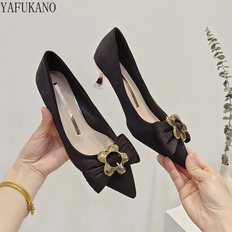 Fairy Style Bow Pointed High Heels Elegant Metal Decoration Flower Single Shoes Party Dress Thin Heels Pumps Mid Heel Work Shoes
Fairy Style Bow Pointed High Heels Elegant Metal Decoration Flower Single Shoes Party Dress Thin Heels Pumps Mid Heel Work Shoes