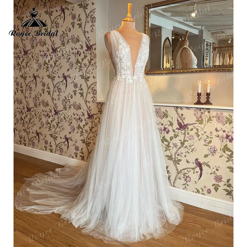 A Line Tulle Wedding Dress Deep V Neck Sleeveless Pleats Lace Bridal Gown For Women Custom Made obe de réception de mariage
A Line Tulle Wedding Dress Deep V Neck Sleeveless Pleats Lace Bridal Gown For Women Custom Made obe de réception de mariage