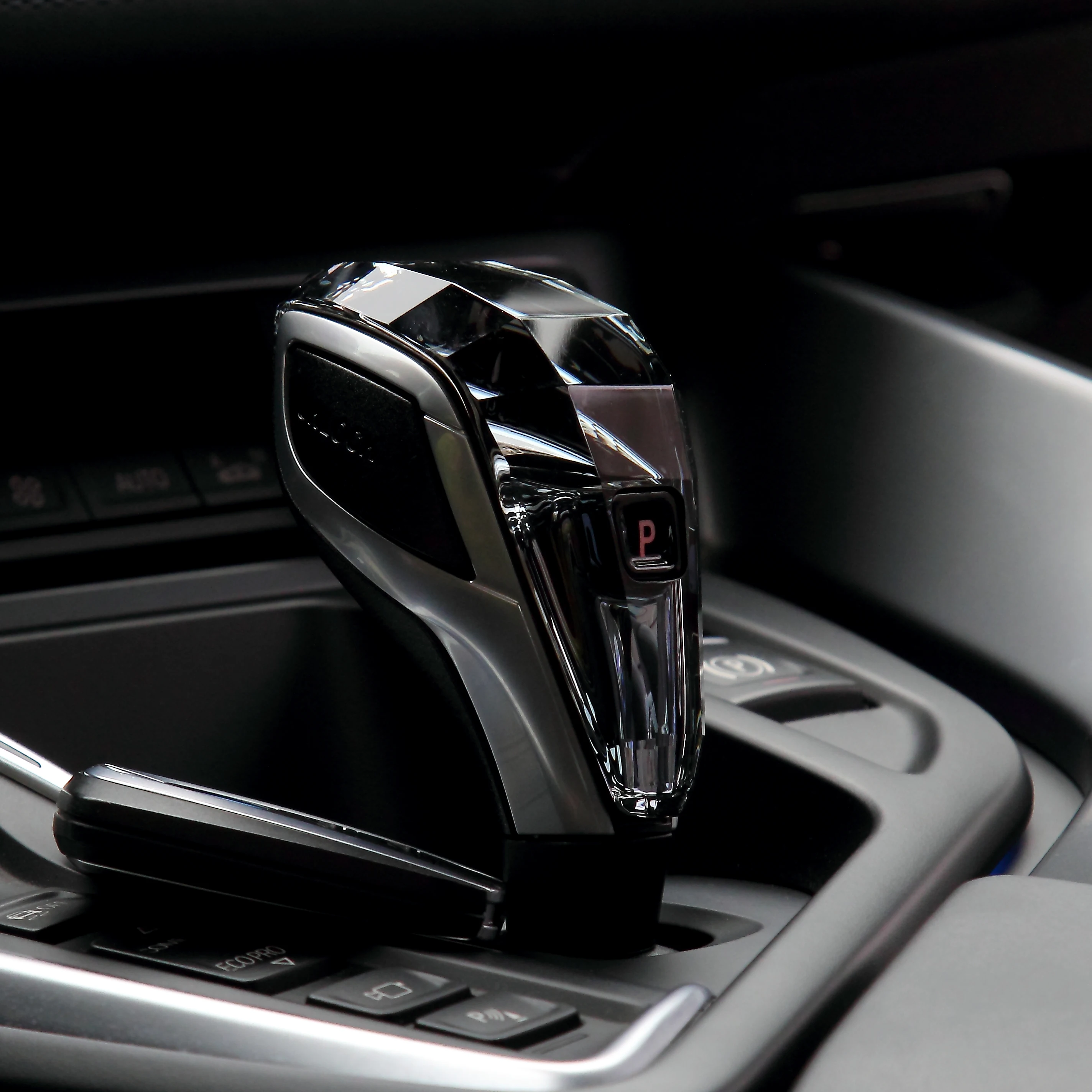 Crystal Automatic Gear Shift Knob for BM-W G Chassis G01 G02 G05 G06 G07 G08 Car Interior Accessories 
Crystal Automatic Gear Shift Knob for BM-W G Chassis G01 G02 G05 G06 G07 G08 Car Interior Accessories