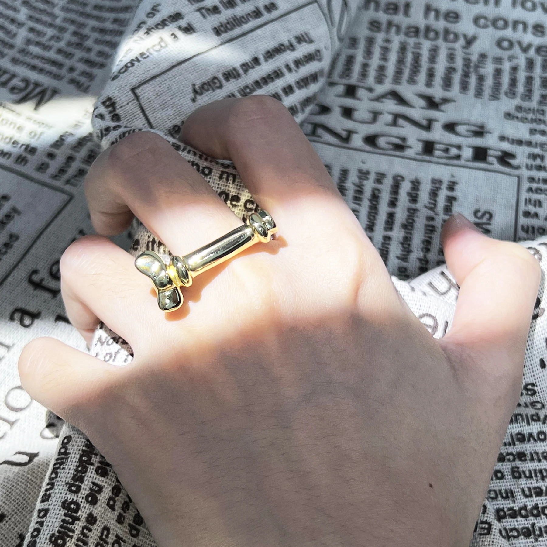 2022 New Fit UNO DE 50 Fashion Plated 925 Silver Color Fashion Simplicity Versatile GoId Color Ring Niche Jewelry Gift
2022 New Fit UNO DE 50 Fashion Plated 925 Silver Color Fashion Simplicity Versatile GoId Color Ring Niche Jewelry Gift