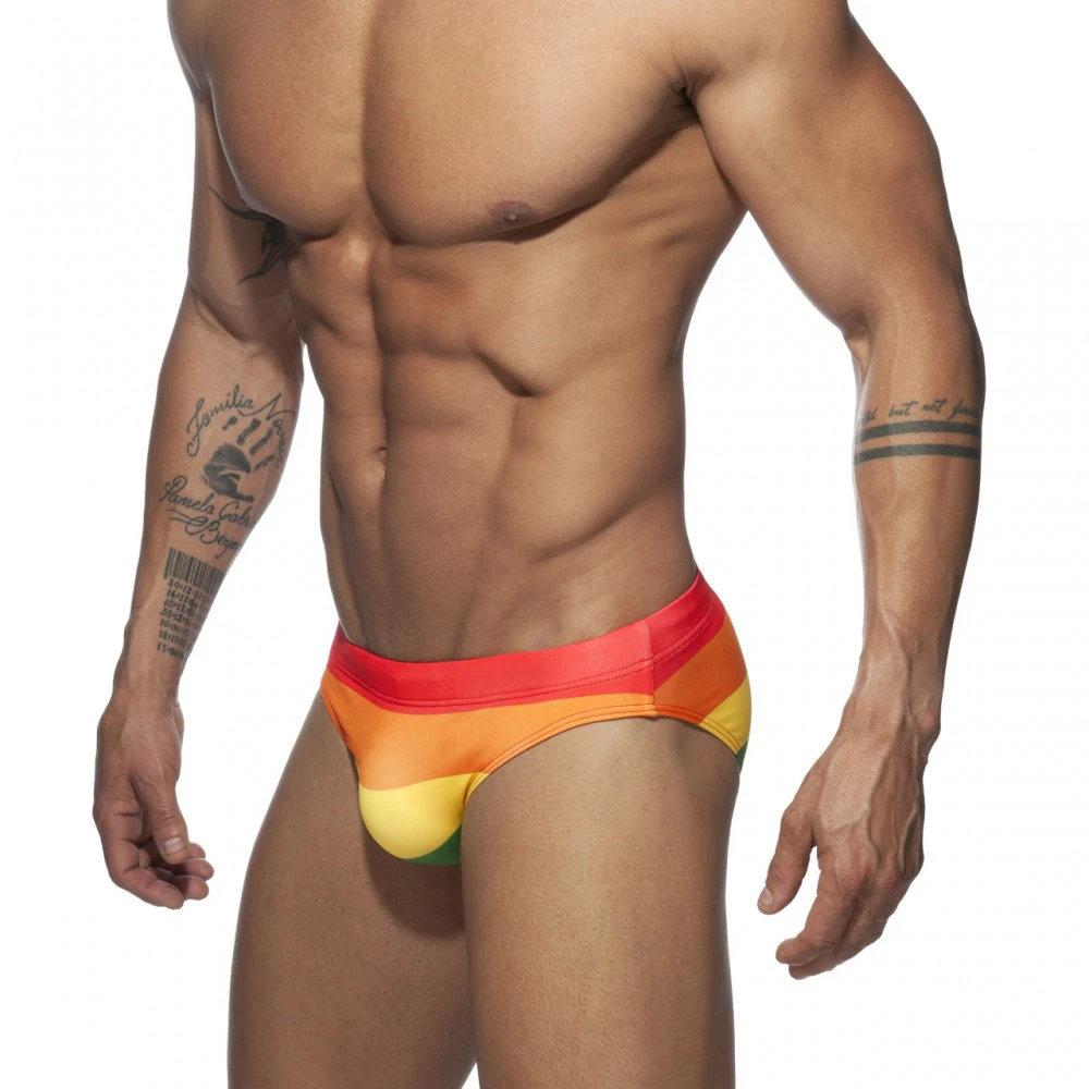 With Push Pad New Men Swimming Trunks Rainbow Print Bikini European And American Fashion Sexy Low Waist Beachwear 82% Polyester
With Push Pad New Men Swimming Trunks Rainbow Print Bikini European And American Fashion Sexy Low Waist Beachwear 82% Polyester