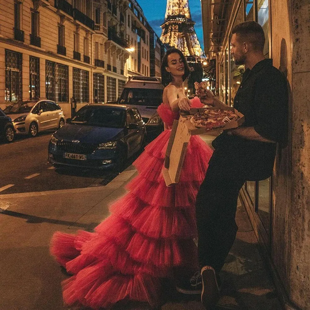 Red Prom Dresses Strapless Tiered Tulle Celebrity Dresses Sleeveless Formal Gowns Women Evening Dresses 2022
Red Prom Dresses Strapless Tiered Tulle Celebrity Dresses Sleeveless Formal Gowns Women Evening Dresses 2022