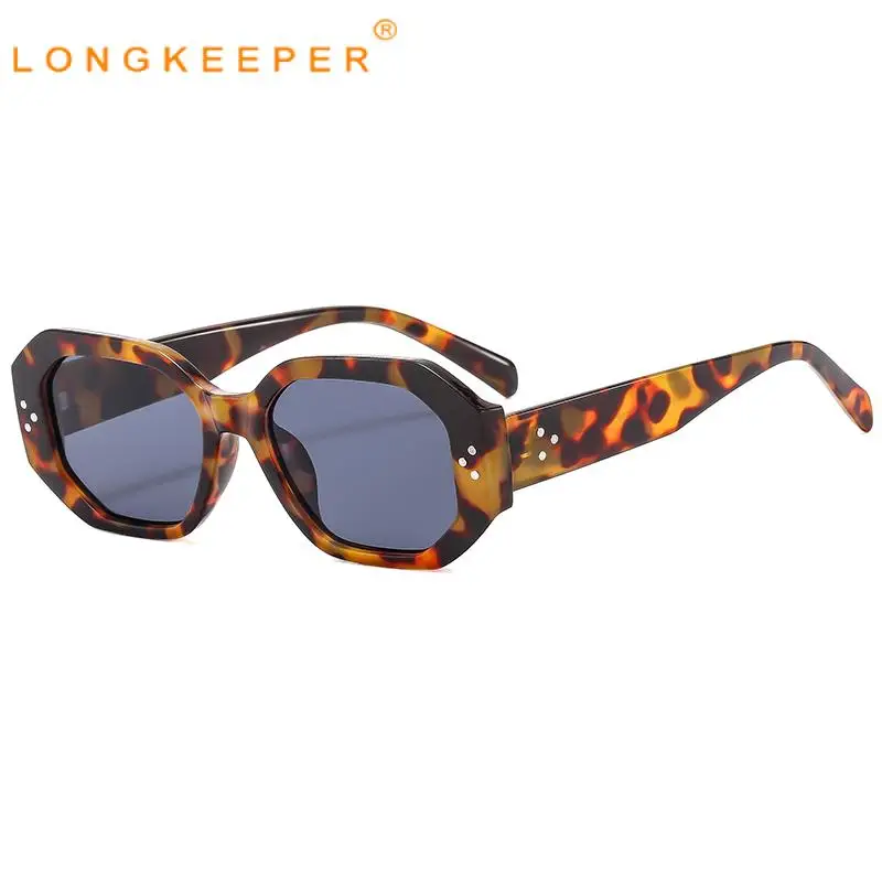 Солнечные очки Long Keeper многоугольные в стиле ретро для мужчин и женщин, небольшие винтажные модные роскошные солнечные очки в стиле панк с заклепками
Солнечные очки Long Keeper многоугольные в стиле ретро для мужчин и женщин, небольшие винтажные модные роскошные солнечные очки в стиле панк с заклепками