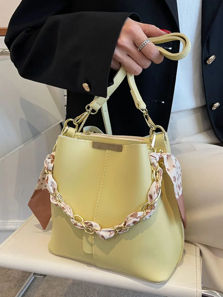 Scarf Women's Fashion Bag Bucket Luxury Designer Pu Leather Shoulder Crossbody Bags for Women Large Capacity Handbags 2022 Trend 
Scarf Women's Fashion Bag Bucket Luxury Designer Pu Leather Shoulder Crossbody Bags for Women Large Capacity Handbags 2022 Trend