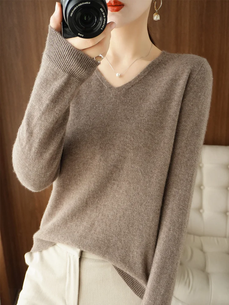 High Quality 30% Merino Wool V-Neck Pullover Sweater Women Autumn Winter Pure Colors Cashmere Knitwear Female Clothing
High Quality 30% Merino Wool V-Neck Pullover Sweater Women Autumn Winter Pure Colors Cashmere Knitwear Female Clothing
