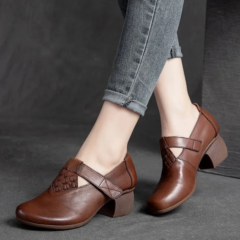 2022 Spring New Genuine Leather Chunky Heel Mom Shoes Non-Slip Mid Heel Pumps T-Buckle Strap Women's Shoes Vintage Leather Shoes
2022 Spring New Genuine Leather Chunky Heel Mom Shoes Non-Slip Mid Heel Pumps T-Buckle Strap Women's Shoes Vintage Leather Shoes