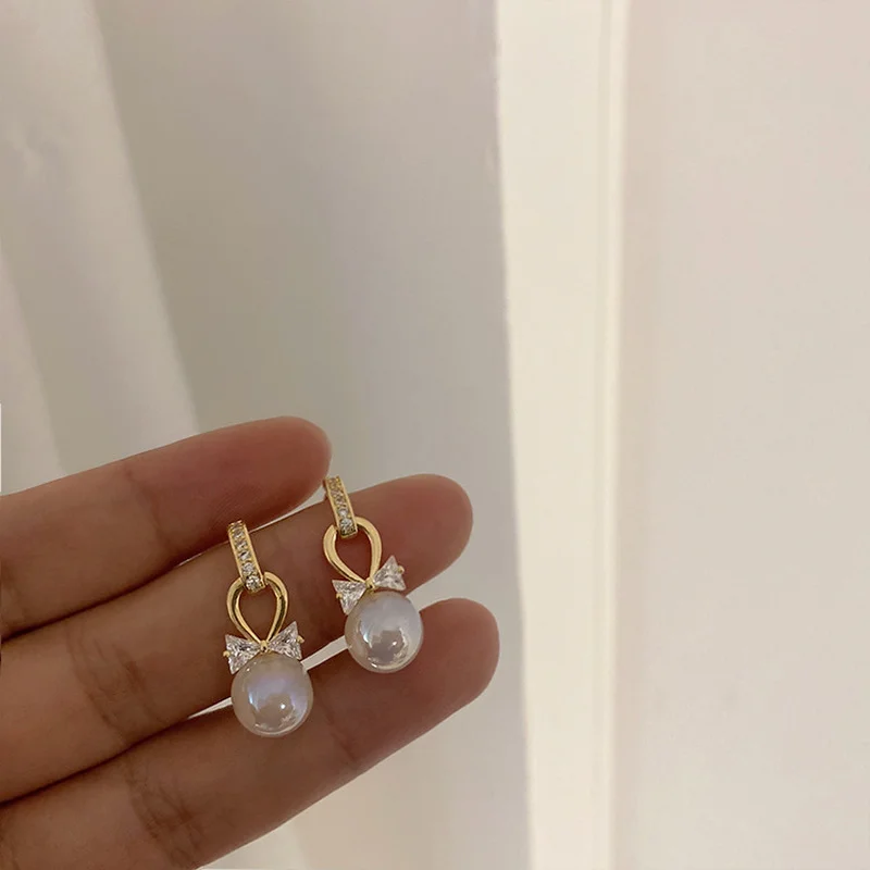 LOVOACC Delicate Shinning CZ Zirconia Dangle Earrings for Women Gradient AB Color Oversize Pearl Earrings Wedding Party Jewelry
LOVOACC Delicate Shinning CZ Zirconia Dangle Earrings for Women Gradient AB Color Oversize Pearl Earrings Wedding Party Jewelry