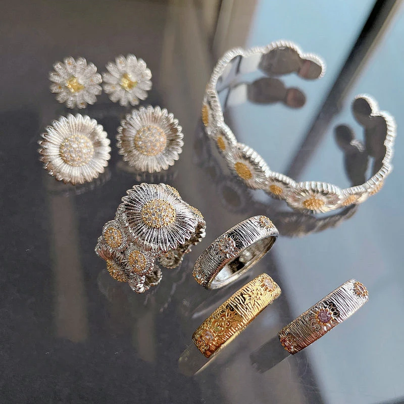 Daisy Series Luxury Rings&Earrings For Girls Original Design 18K Gold Bracelet Gorgeous Women Vintage Shiny Jewelry Set 
Daisy Series Luxury Rings&Earrings For Girls Original Design 18K Gold Bracelet Gorgeous Women Vintage Shiny Jewelry Set