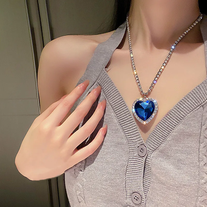 New Size Crystal Heart Charm Pendant Necklace Ladies Rhinestone Chain Collar Titanic Heart of The Ocean Wedding Jewelry Goth
New Size Crystal Heart Charm Pendant Necklace Ladies Rhinestone Chain Collar Titanic Heart of The Ocean Wedding Jewelry Goth