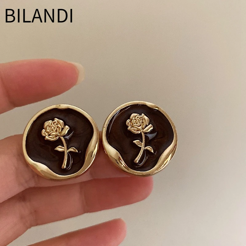 Bilandi Retro Jewelry Rose Flower Earrings 925 Silver Needle Vintage Temperament Round Black Stud Earrings For Women Gift
Bilandi Retro Jewelry Rose Flower Earrings 925 Silver Needle Vintage Temperament Round Black Stud Earrings For Women Gift