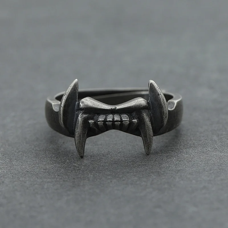 Vintage Punk Style Beast Sharp Teeth Adjustable Rings for Men Women's Retro Goth Cool Finger Ring Hip Hop Jewelry Accessories
Vintage Punk Style Beast Sharp Teeth Adjustable Rings for Men Women's Retro Goth Cool Finger Ring Hip Hop Jewelry Accessories