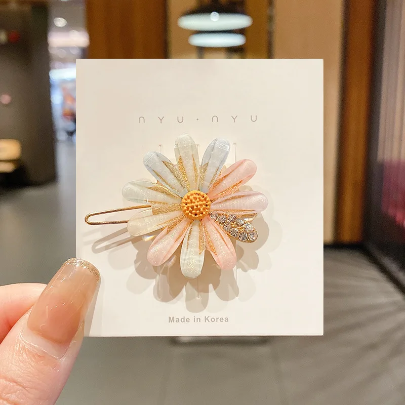 Женские заколки для волос Top Daisy стразы, корейские модные летние заколки для волос с цветами, боковые аксессуары для волос, 2022
Женские заколки для волос Top Daisy стразы, корейские модные летние заколки для волос с цветами, боковые аксессуары для волос, 2022