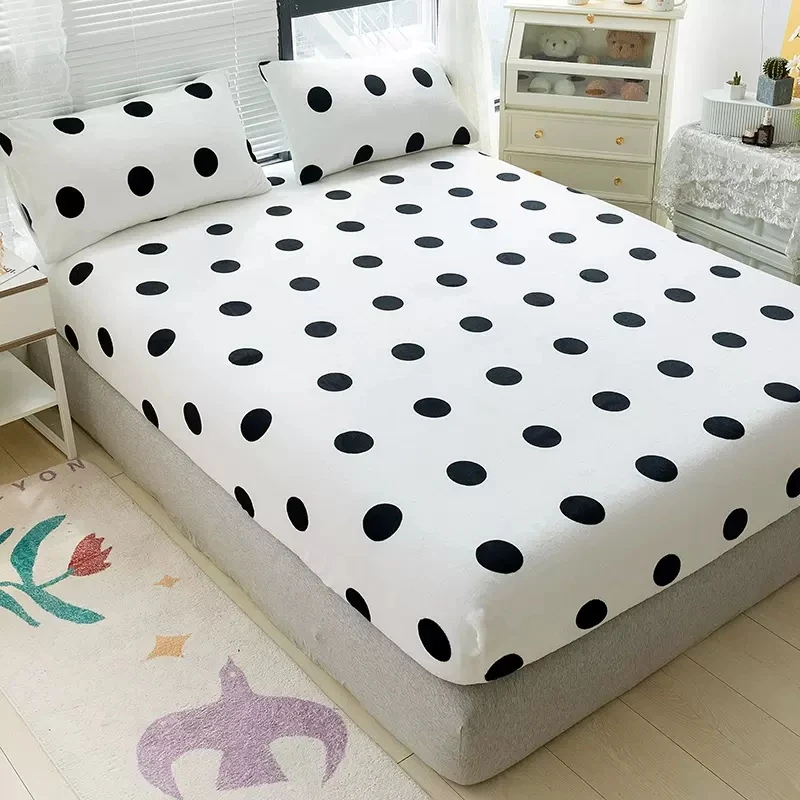 1Pcs Milk Flannel Mattress Protector Cover Autumn Winter Polyester Bedspread Thicken Fitted Single Double Bed Sheets Full Size
1Pcs Milk Flannel Mattress Protector Cover Autumn Winter Polyester Bedspread Thicken Fitted Single Double Bed Sheets Full Size