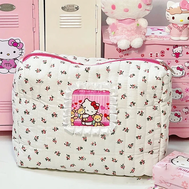 Симпатичная косметичка Hello Kitty, Kawaii Sanrio, мультяшная Дорожная сумка большой емкости для хранения, кошелек для монет, игрушки, подарки для девочек
Симпатичная косметичка Hello Kitty, Kawaii Sanrio, мультяшная Дорожная сумка большой емкости для хранения, кошелек для монет, игрушки, подарки для девочек