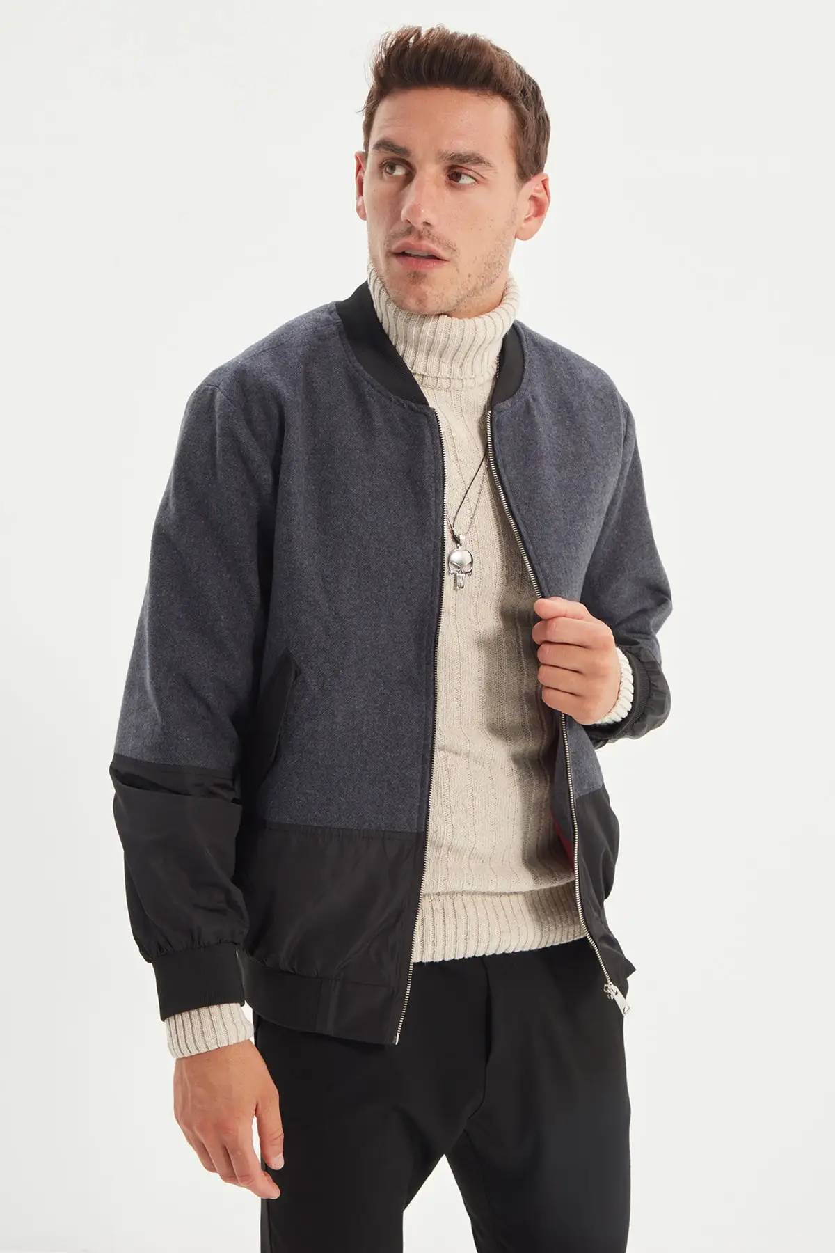 Trendyol Male Bomber Collar Color Block Wool İçerikli Double Flap Pockets Coats TMNAW22MO0239
Trendyol Male Bomber Collar Color Block Wool İçerikli Double Flap Pockets Coats TMNAW22MO0239