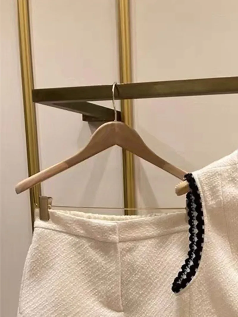 Women's White Tweed Vest 2022 Autumn new V-neck Sleeveless Single Breasted Contrast Color Pockets Female Coat
Women's White Tweed Vest 2022 Autumn new V-neck Sleeveless Single Breasted Contrast Color Pockets Female Coat