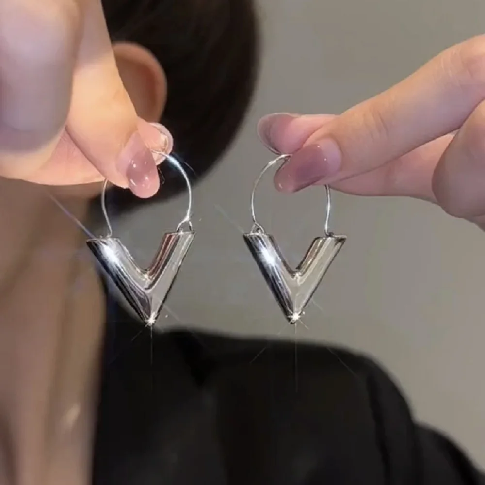 Simple Irregular Earrings V-shaped Pendant Earrings For Women Fashion Trend Earrings Personality Versatile Earrings Women
Simple Irregular Earrings V-shaped Pendant Earrings For Women Fashion Trend Earrings Personality Versatile Earrings Women