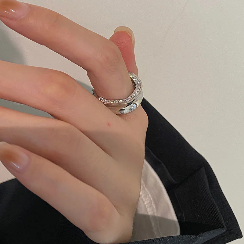S925 Sterling Silver small mountain and flowing water ring irregular River concave convex design wide heavy industry light
S925 Sterling Silver small mountain and flowing water ring irregular River concave convex design wide heavy industry light