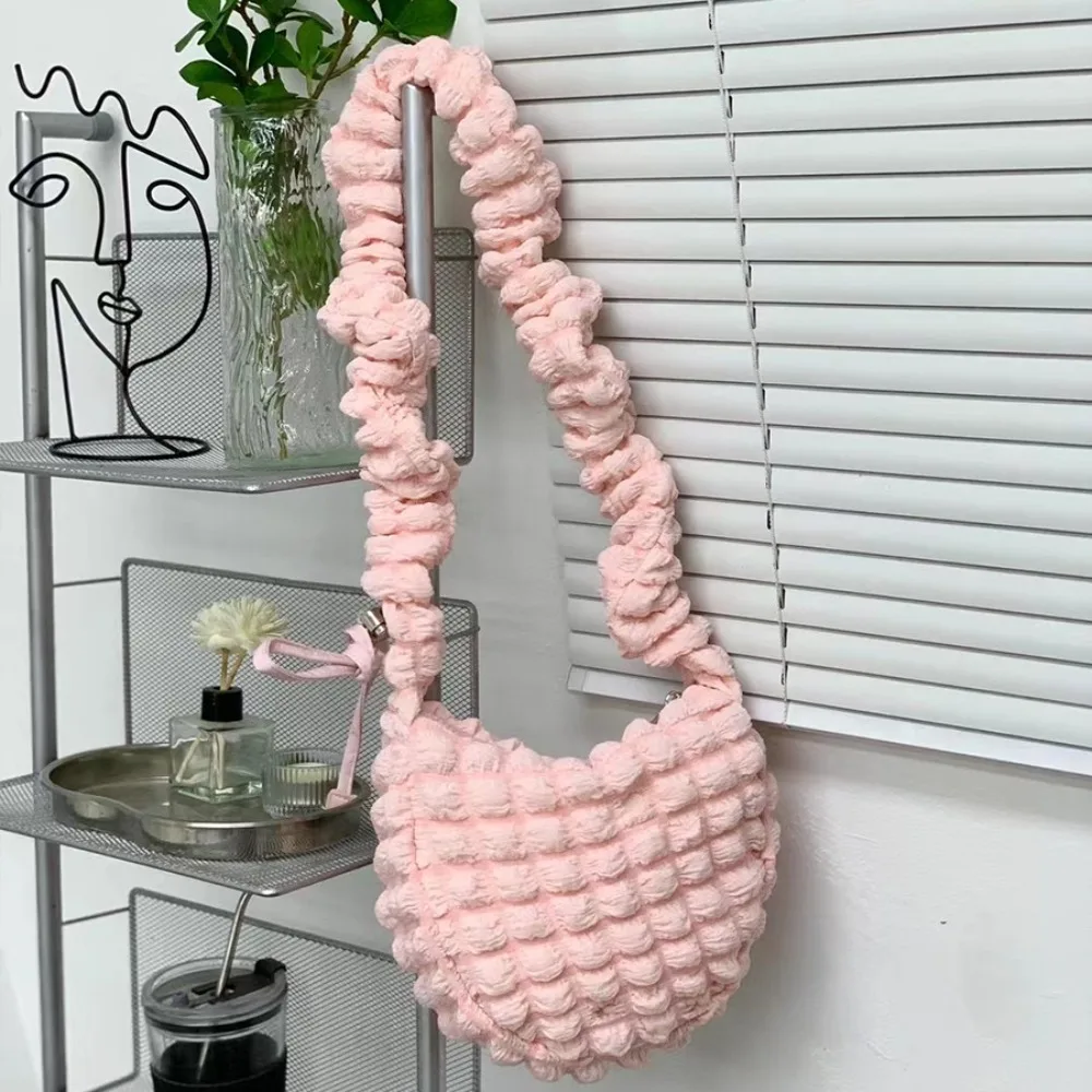 Korean Pleated Buffer Armpit Bags 2023 Women Bubble Clutch Shopping Bag Ladies Padded Small Handbags New Shoulder Bags
Korean Pleated Buffer Armpit Bags 2023 Women Bubble Clutch Shopping Bag Ladies Padded Small Handbags New Shoulder Bags