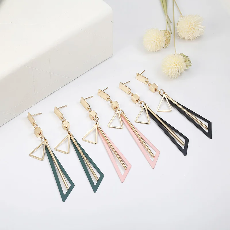 Earrings female net red round face ear nail Japanese and Korean version of the simple face thin temperament geometric long tasse
Earrings female net red round face ear nail Japanese and Korean version of the simple face thin temperament geometric long tasse