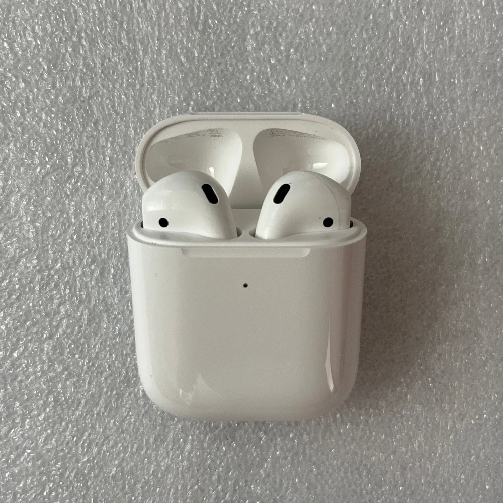 Used Apple AirPods 2 2nd Wireless Headphone Bluetooth Earphone with Charging Case Tones Connect Siri for IPhone IPad Mac
Used Apple AirPods 2 2nd Wireless Headphone Bluetooth Earphone with Charging Case Tones Connect Siri for IPhone IPad Mac