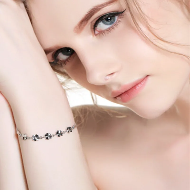 Korean silver plated lucky female fashion versatile four leaf clover Valentine Christmas gift jewelry wholesale bracelet
Korean silver plated lucky female fashion versatile four leaf clover Valentine Christmas gift jewelry wholesale bracelet