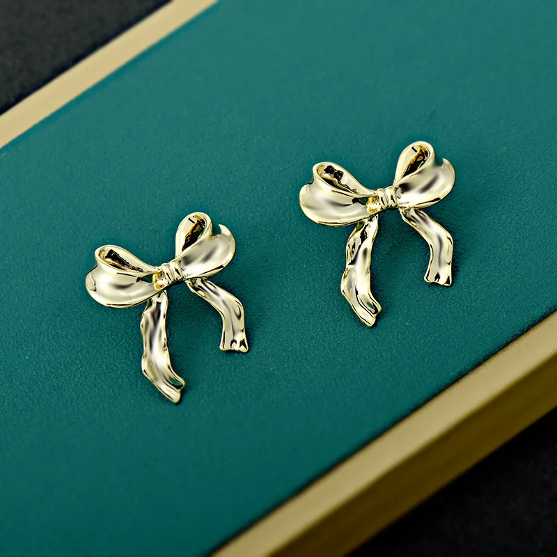 Korean Temperament Golden Bow Sweet Earrings S925 Silver Needle Female Simple Advanced Sense Earrings Vintage Earrings
Korean Temperament Golden Bow Sweet Earrings S925 Silver Needle Female Simple Advanced Sense Earrings Vintage Earrings
