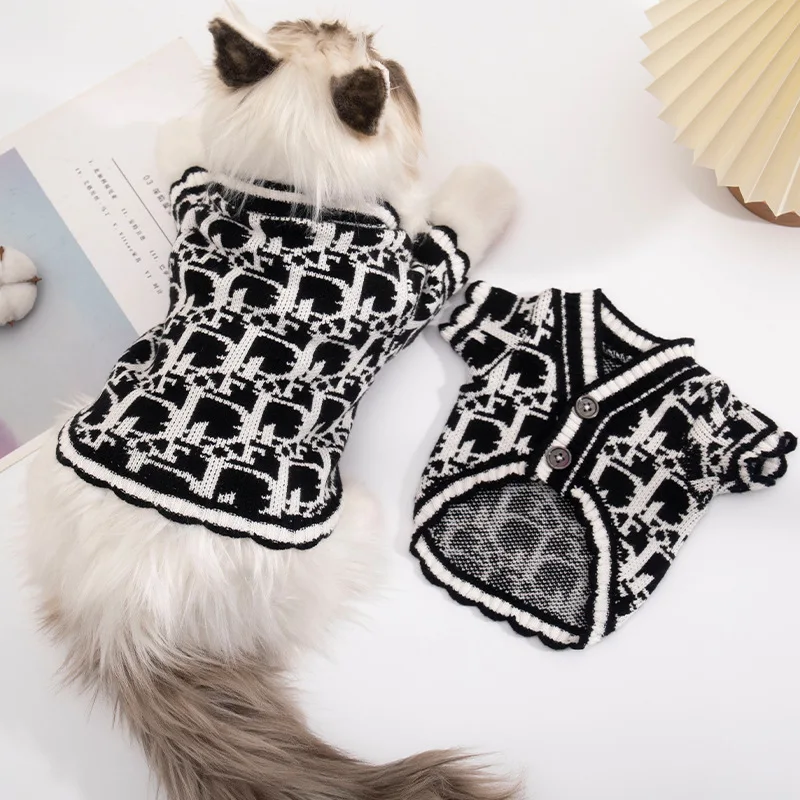 Dog Sweater for Small Dogs Black White Letter Printed Cardigan Coat Autumn Winter Pet Clothes S-XXL
Dog Sweater for Small Dogs Black White Letter Printed Cardigan Coat Autumn Winter Pet Clothes S-XXL
