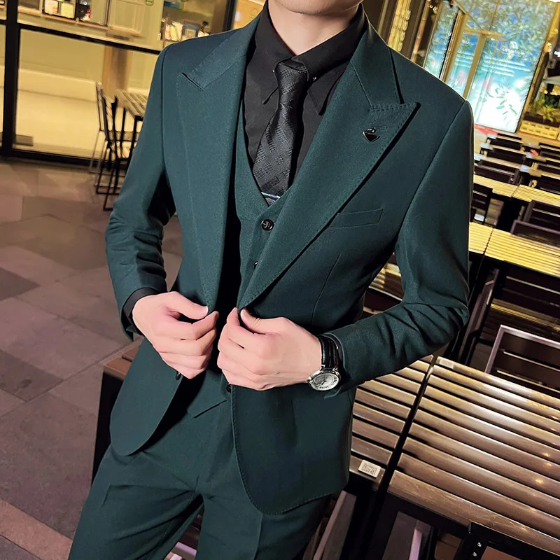 New high quality solid color (suit + vest + trousers) three-piece business fashion and smart fashion casual suit set groom's dss
New high quality solid color (suit + vest + trousers) three-piece business fashion and smart fashion casual suit set groom's dss
