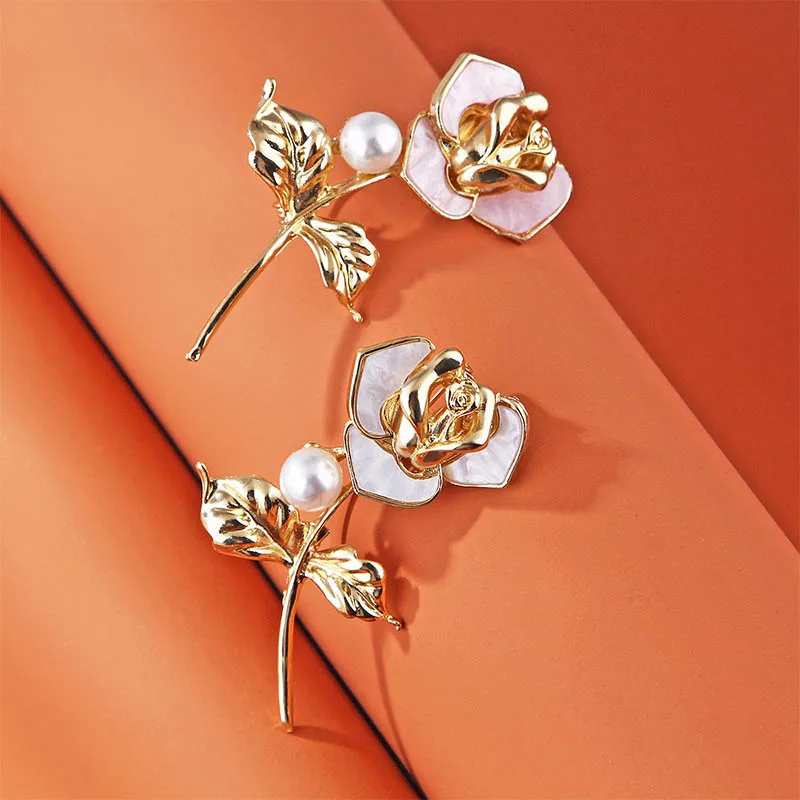 Rose Brooch For Women Rose Brooch Plate Pearl Feminine Temperament Pin Atmospheric Hundred Matching Coat Suit Corsage Gift 2022
Rose Brooch For Women Rose Brooch Plate Pearl Feminine Temperament Pin Atmospheric Hundred Matching Coat Suit Corsage Gift 2022