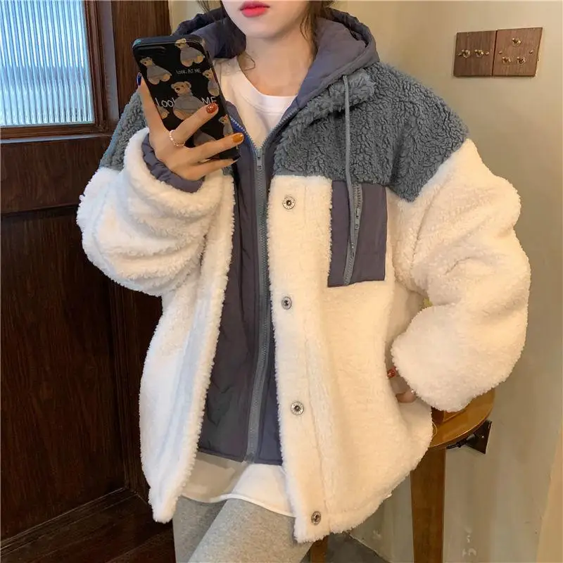 Winter Padded Jacket Women Loose Large Size Imitation Lamb Wool Stitching Fake Two-piece Hooded Thick Padded Jacket
Winter Padded Jacket Women Loose Large Size Imitation Lamb Wool Stitching Fake Two-piece Hooded Thick Padded Jacket