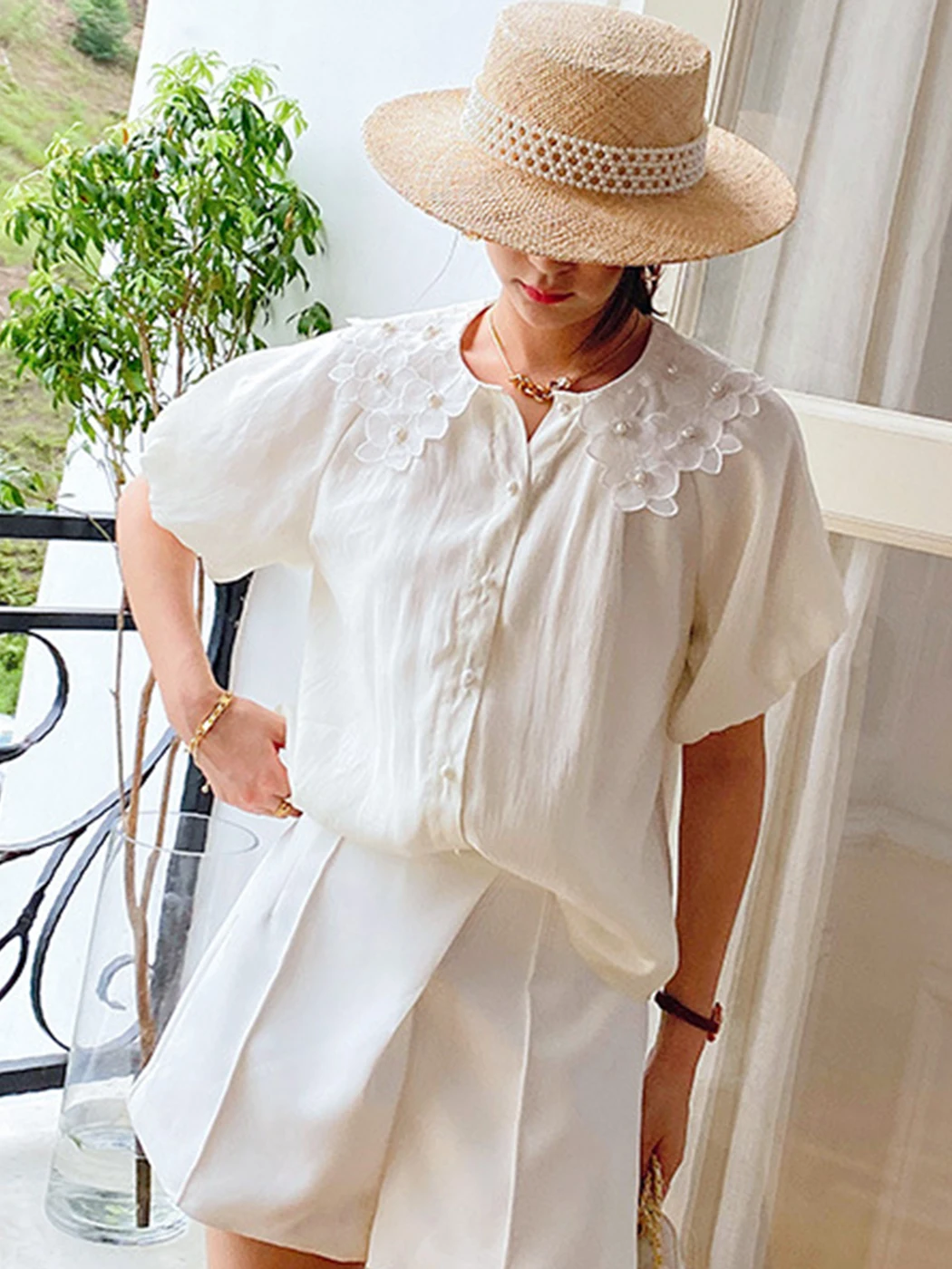 2022 New Summer Elegant Korean Style Shirt Top Women Chic Floral Embroidered Puff Sleeve Cardigan Tops French Casual Blouses
2022 New Summer Elegant Korean Style Shirt Top Women Chic Floral Embroidered Puff Sleeve Cardigan Tops French Casual Blouses