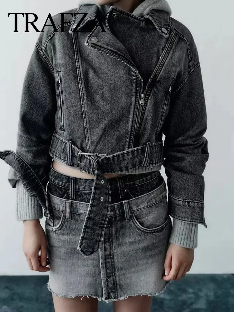 TRAFZA Autumn V-neck Long-sleeved Zipper Loose Pocket Jacket Women's Short Jacket Women's Motorcycle Style Belted Denim Jacket
TRAFZA Autumn V-neck Long-sleeved Zipper Loose Pocket Jacket Women's Short Jacket Women's Motorcycle Style Belted Denim Jacket