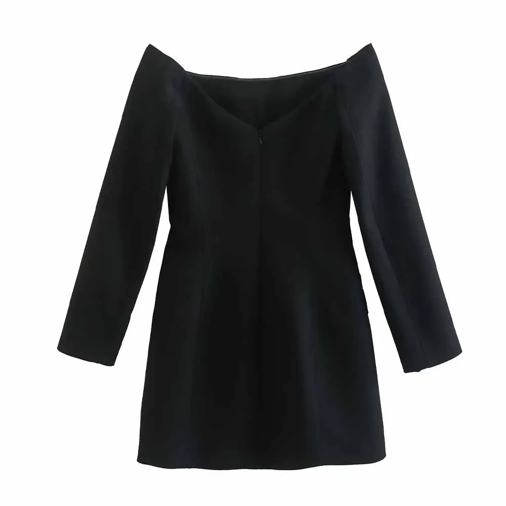 Платье с открытыми плечами и длинным рукавом, на молнии сзади
Платье с открытыми плечами и длинным рукавом, на молнии сзади