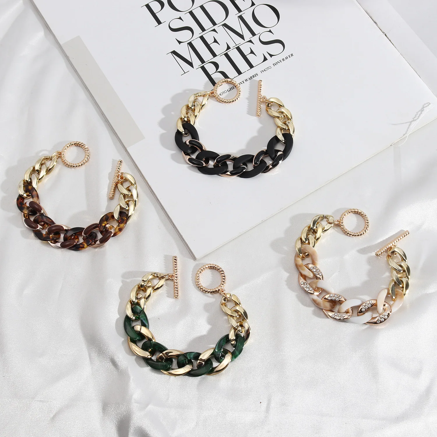 2022 Vintage Acrylic Chain Bracelet For Women Splicing Charm Chunky Thick Resin Chains Bracelets Bangles Wristband Jewelry
2022 Vintage Acrylic Chain Bracelet For Women Splicing Charm Chunky Thick Resin Chains Bracelets Bangles Wristband Jewelry