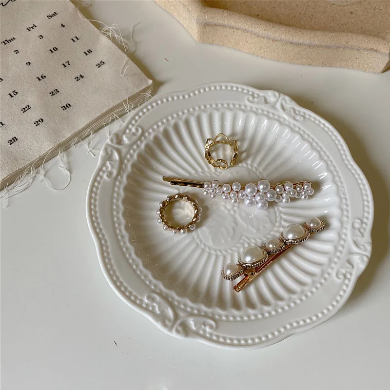 Vintage White Ceramic Disc Hand-carved Dessert Cake Jewelry Storage Tray Photography Props Home Decoration
Vintage White Ceramic Disc Hand-carved Dessert Cake Jewelry Storage Tray Photography Props Home Decoration