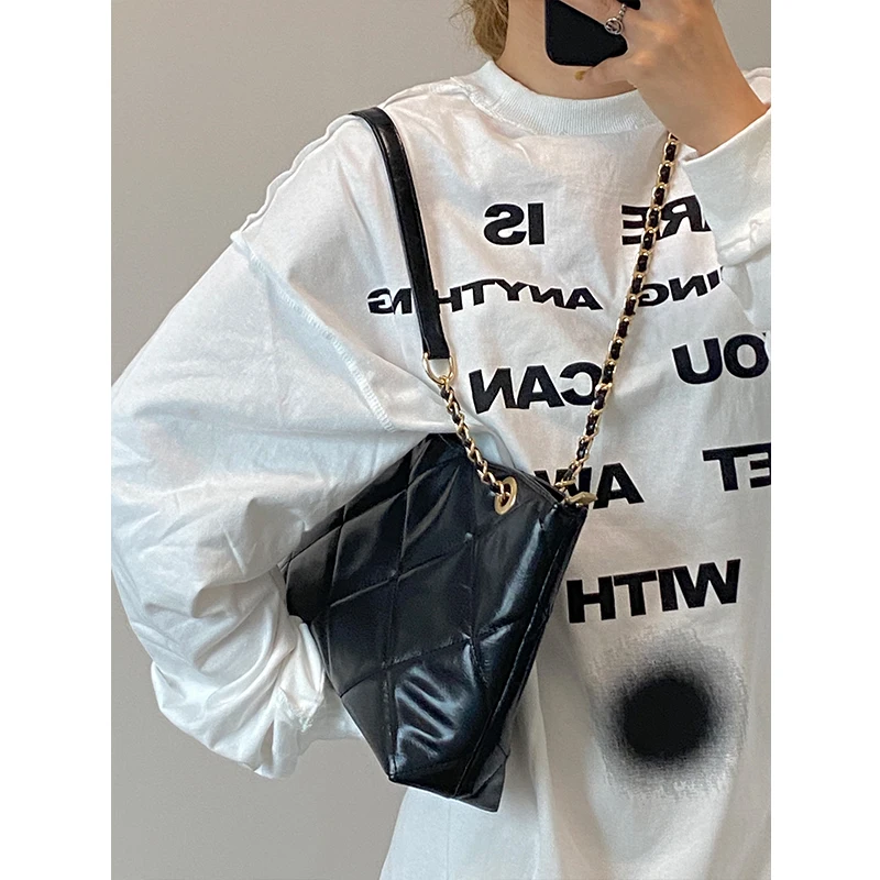 lambskin bag tote bag ladies hand bags Lingge large chain bag wild -shoulder crossbody new women's bag handbags
lambskin bag tote bag ladies hand bags Lingge large chain bag wild -shoulder crossbody new women's bag handbags