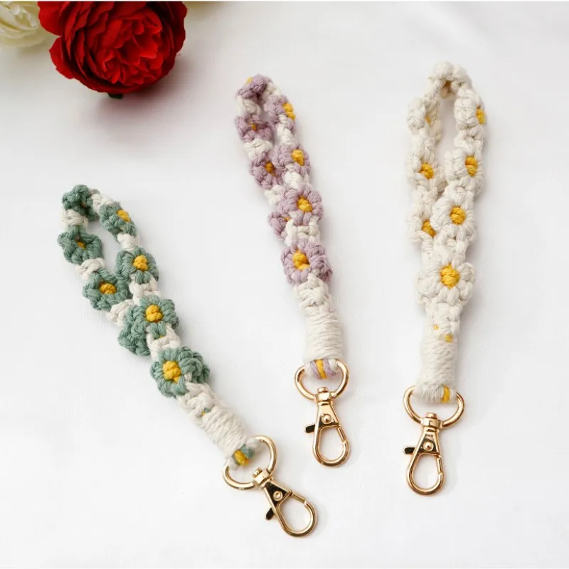 Hand-Woven Keychain Bohemian Style Small Daisy Key Ring Bag Keychain Diy Knitting Fashion Flower Keychain Pendant Creative Gift
Hand-Woven Keychain Bohemian Style Small Daisy Key Ring Bag Keychain Diy Knitting Fashion Flower Keychain Pendant Creative Gift