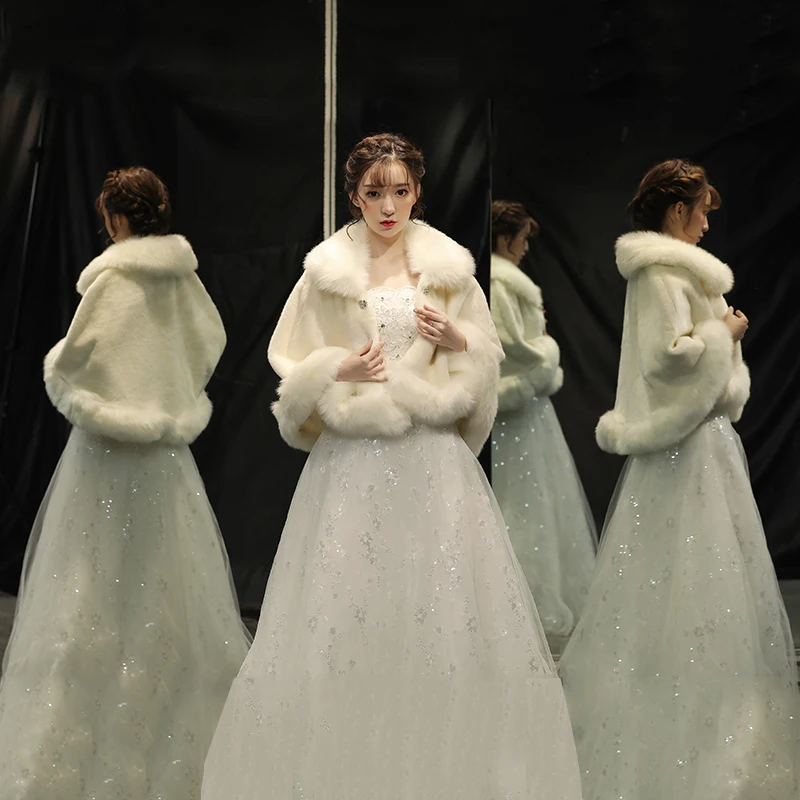 Wedding Gown Bride's Wedding Cloak Bridesmaid Dress Thickened Cloak Autumn Winter Fox Wool Cheongsam Warm Fur
Wedding Gown Bride's Wedding Cloak Bridesmaid Dress Thickened Cloak Autumn Winter Fox Wool Cheongsam Warm Fur