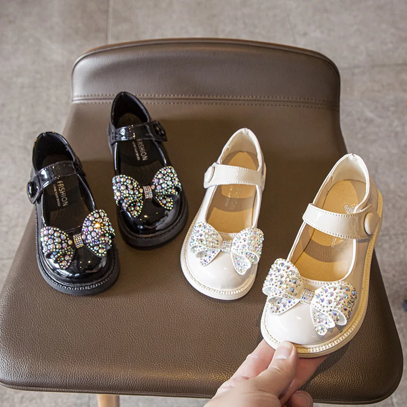 2022 Spring Children's Bows In The Big Bow School Girls Princess Shoes New Girl Rhinestone Soft-soled Leather Shoes for Weeding
2022 Spring Children's Bows In The Big Bow School Girls Princess Shoes New Girl Rhinestone Soft-soled Leather Shoes for Weeding