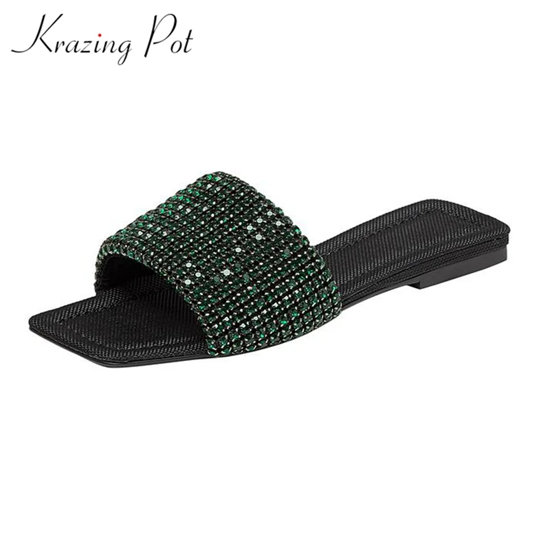 Женские блестящие шлепанцы на ремешке, с блестками
Женские блестящие шлепанцы на ремешке, с блестками