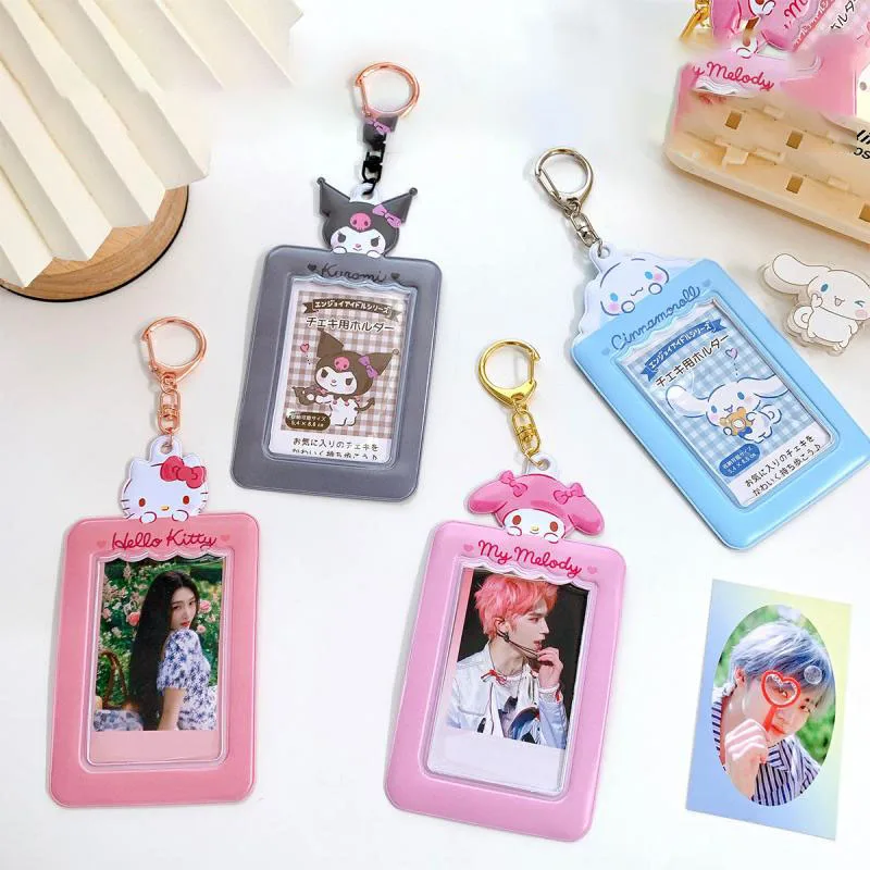 11 см Sanrios мультфильм Kawaii Cinnamoroll My Melody Hello Kittys Kuromi три милых карточки рукава Фото Подвеска
11 см Sanrios мультфильм Kawaii Cinnamoroll My Melody Hello Kittys Kuromi три милых карточки рукава Фото Подвеска