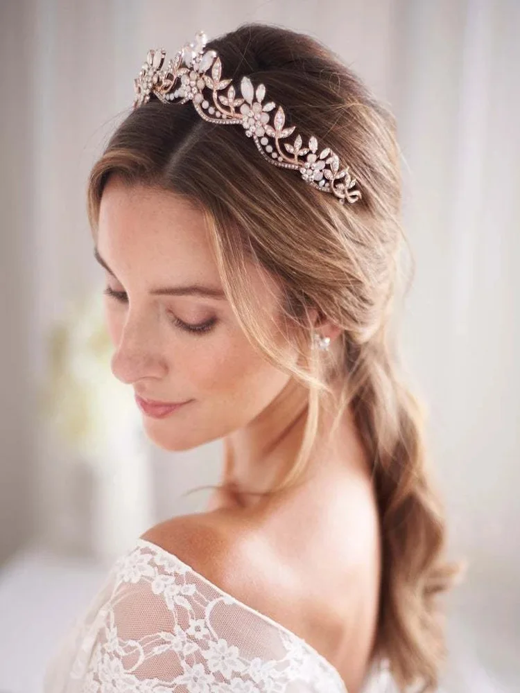 Silver Color Rhinestone Ladies Wedding Tiara Hair Comb Diamond Inlaid Noble Wedding Crown Party Queen Birthday Gift
Silver Color Rhinestone Ladies Wedding Tiara Hair Comb Diamond Inlaid Noble Wedding Crown Party Queen Birthday Gift