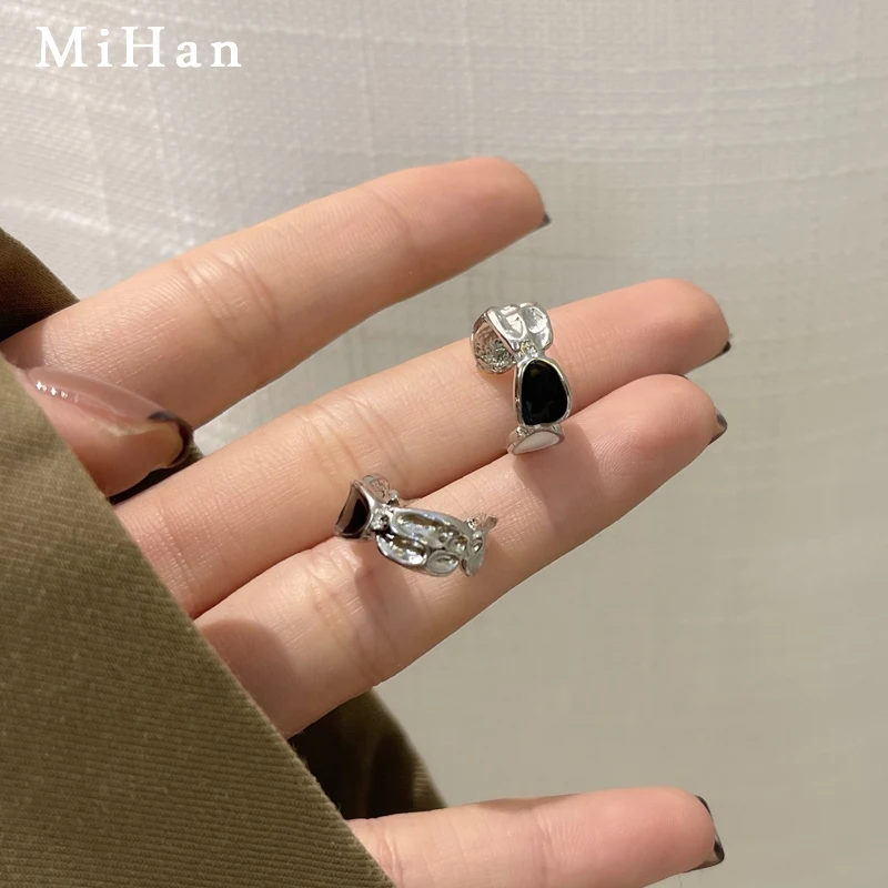 Mihan Retro Jewelry Hoop Earrings 925 Silver Needle Hot Sale Vintage Temperament Metal Women Earrings For Part Gifts
Mihan Retro Jewelry Hoop Earrings 925 Silver Needle Hot Sale Vintage Temperament Metal Women Earrings For Part Gifts